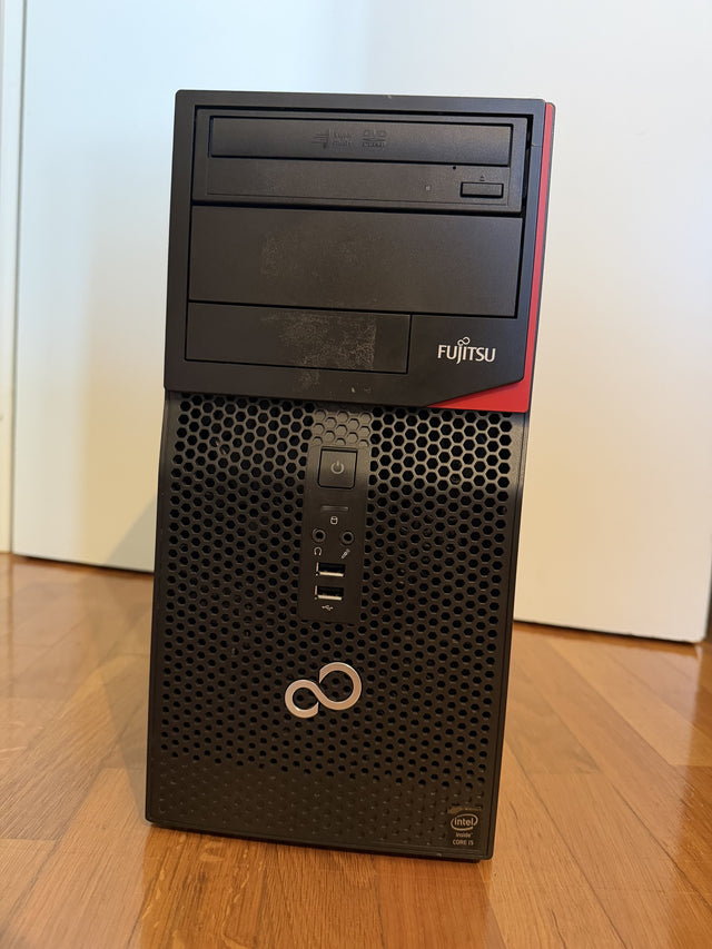 Fujitsu desktop i5 - vista frontale del case